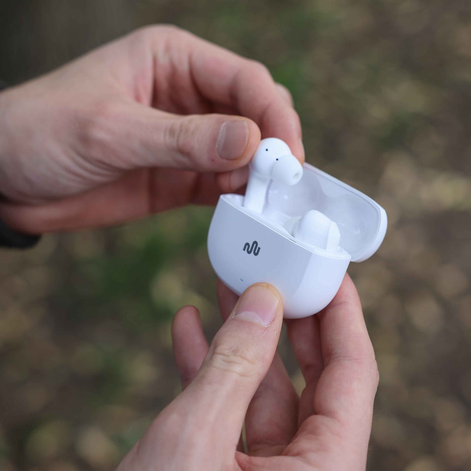 Flow Noise Cancelling True Wireless Earphones